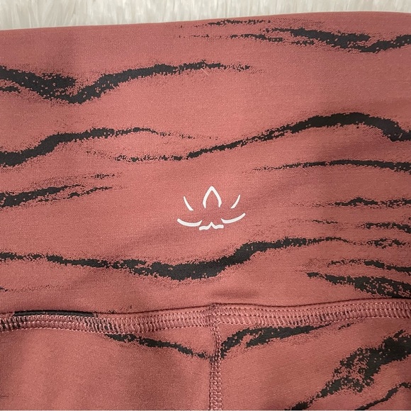 New Beyond Yoga Women's High Waisted Midi Legging Rosewood Brown Jacquard Sz Xs - Picture 5 of 7